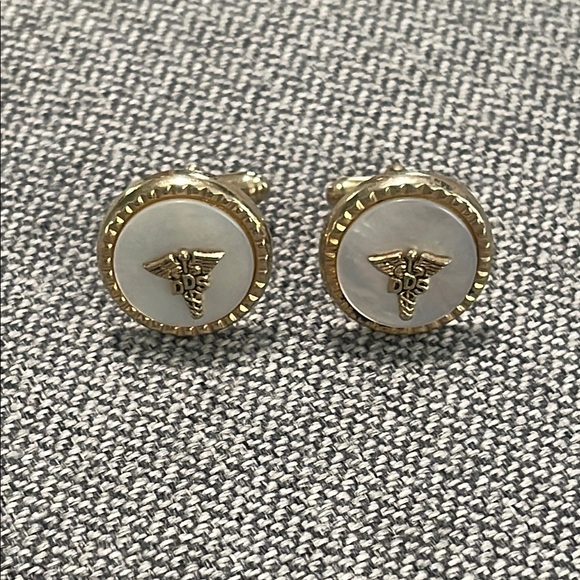Vintage Mother of Pearl /Gold Tone Doctor of Dental Surgery Cuff Links - Picture 1 of 4